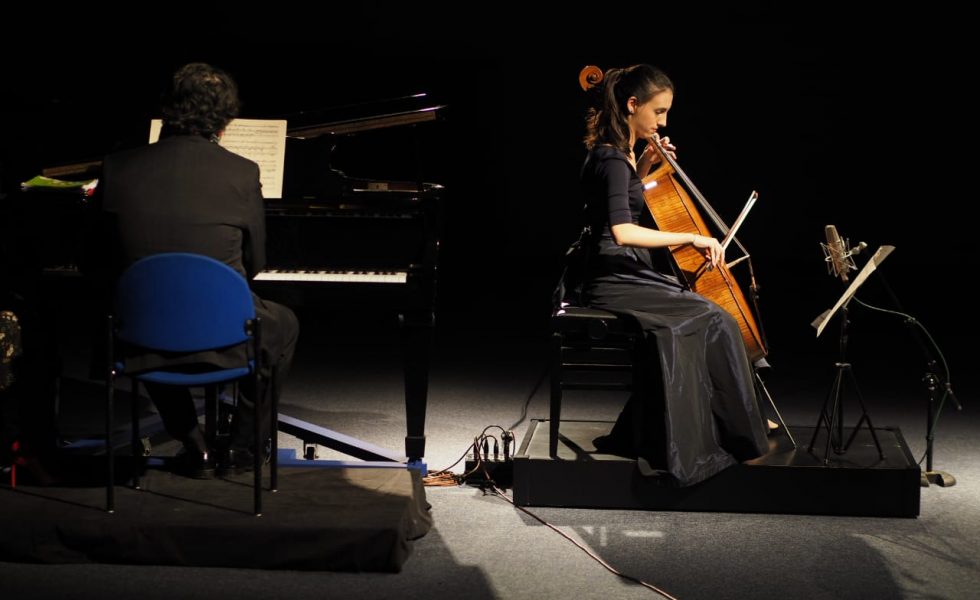 Marina Martins & Leandro Roverso playing